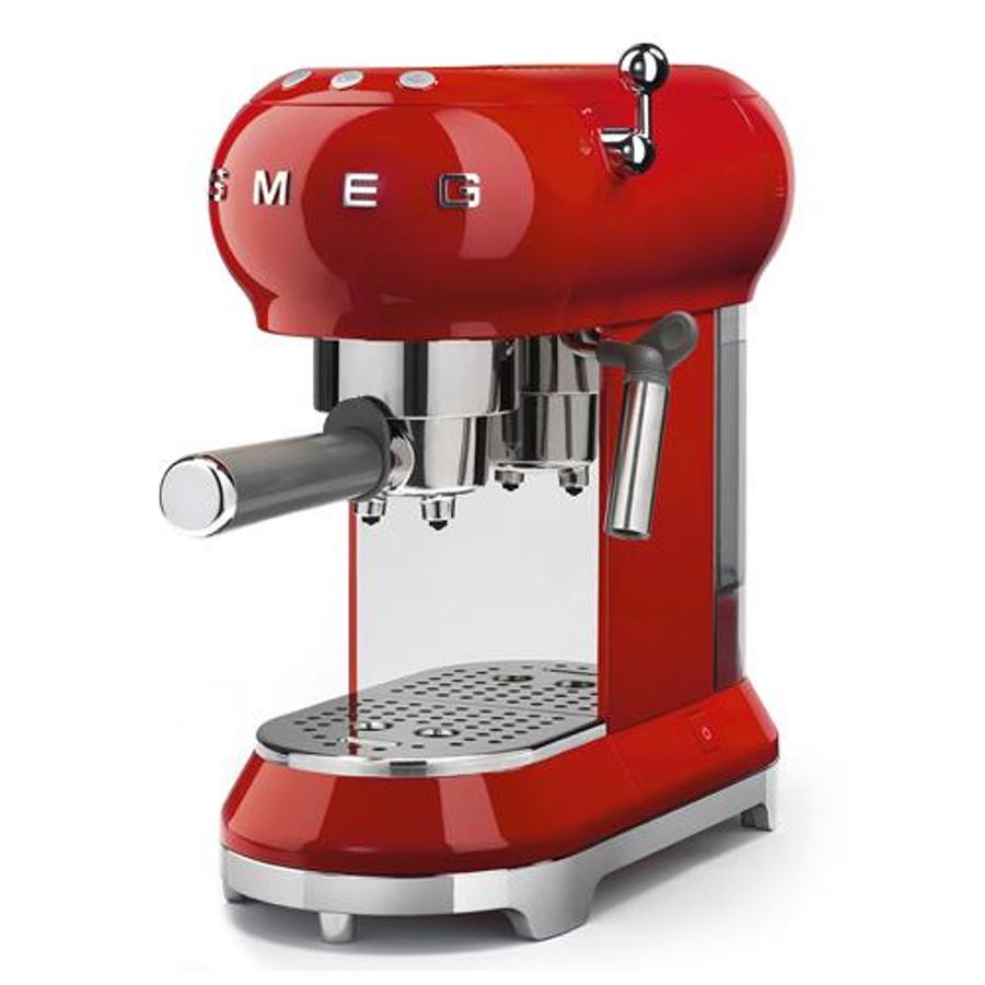 Máquina de café SMEG ECF01RDEU Rojo. Cafetera de diseño en color rojo. Fnac realiza descuentos de hasta el 50% de descuento en un gran número de productos durante el 27 de noviembre. (249,90€)