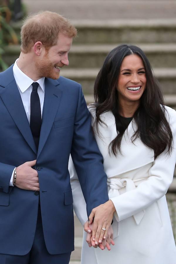 El Príncipe Enrique y Meghan Markle, en los jardines del Kensington Palace –al oeste de Londres– han anunciado su boda.. 