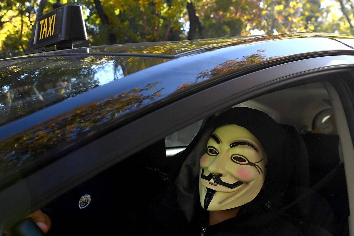 La imprescindible máscara de V de Vendetta para ir a una manifestación.. 