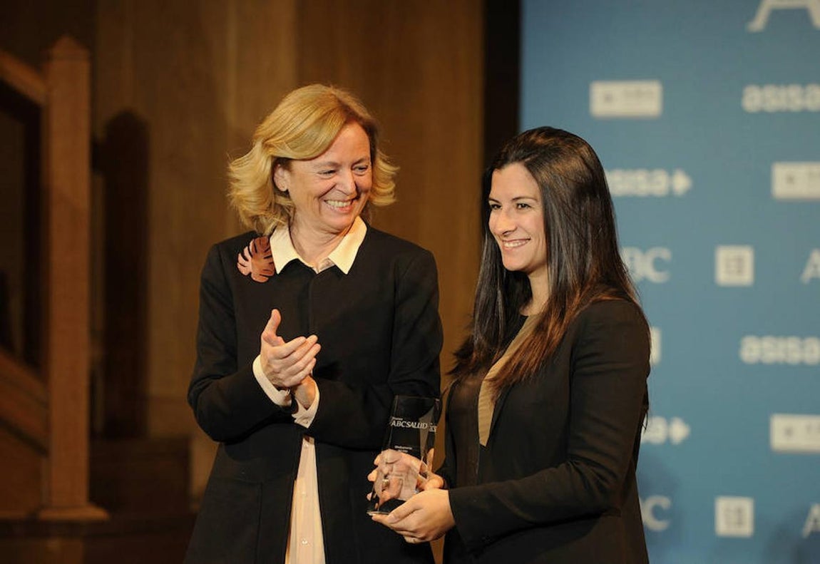 Gala de entrega de los VII Premios  ABC Salud, en imágenes. Premio ABC Salud al Medicamento del Año a Entresto (Novartis), que ha recogido Aina Mauri, external communications manager.