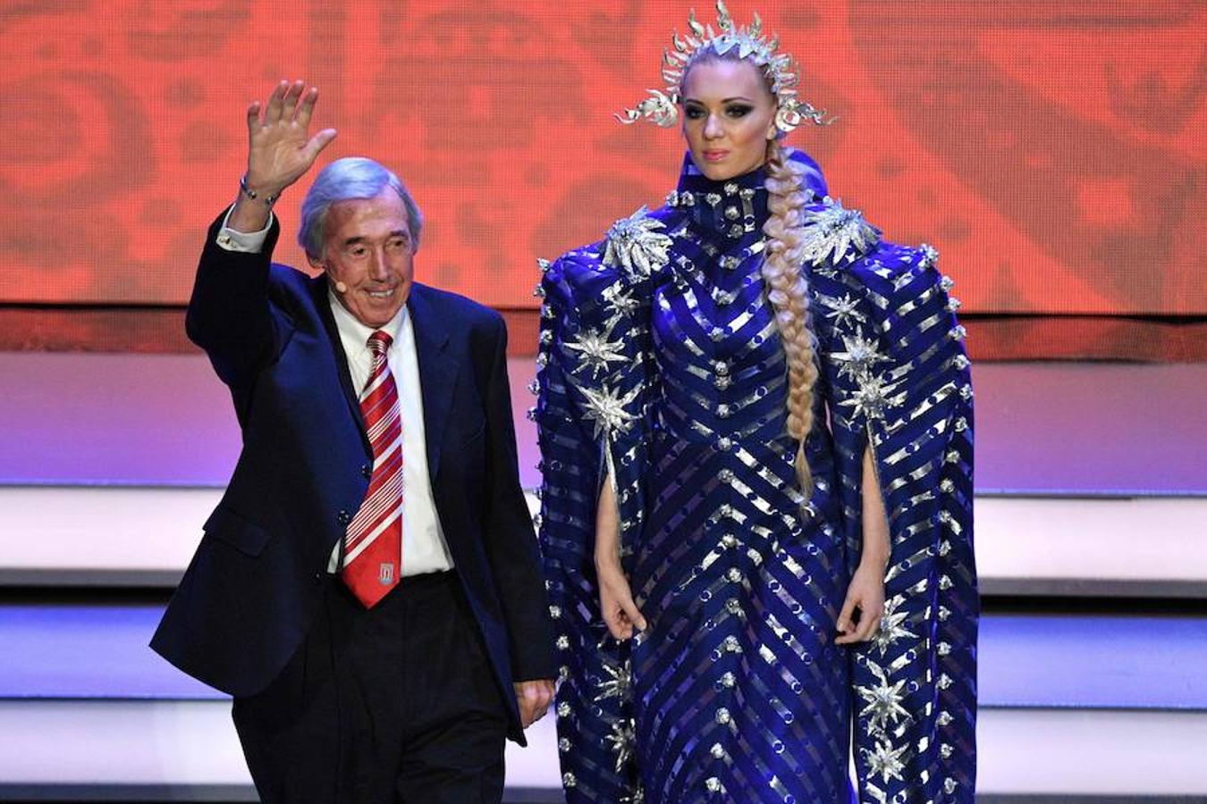 Gordon Banks, delantero inglés, ha sido una de las manos inocentes del sorteo. AFP