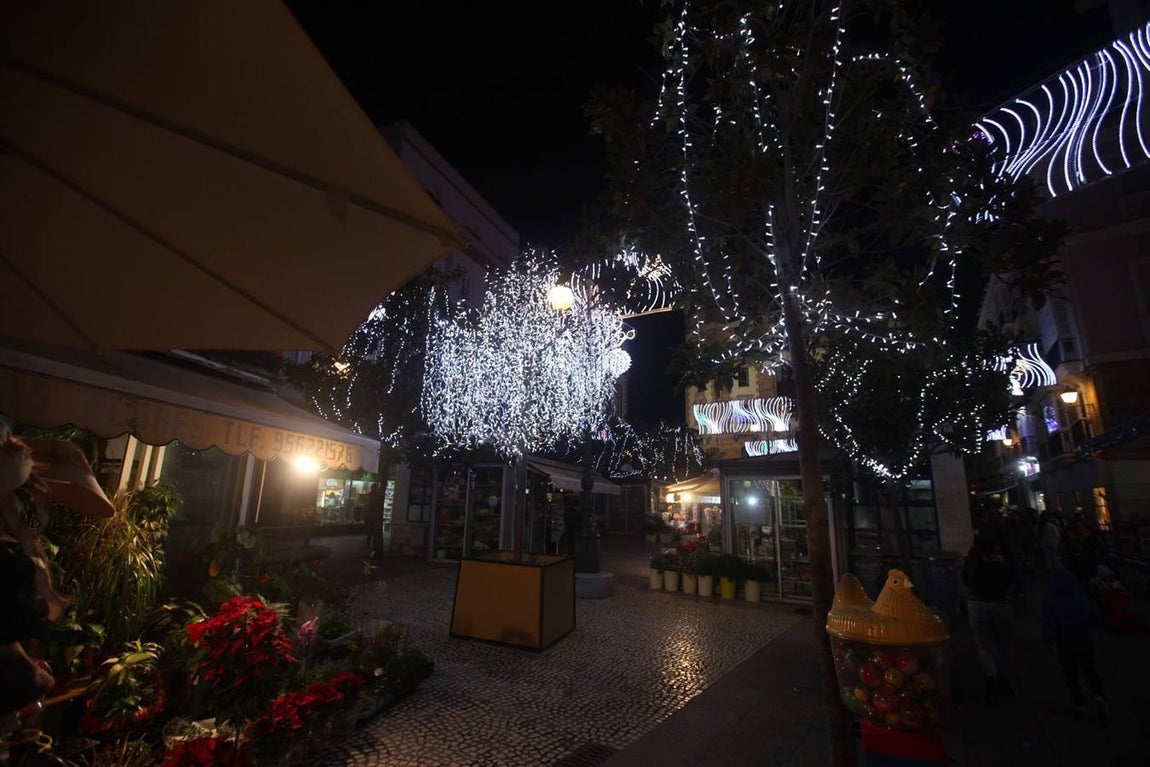 Cádiz se ilumina para recibir a la Navidad