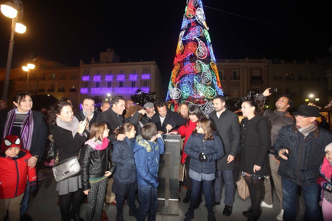 Cádiz se ilumina para recibir a la Navidad