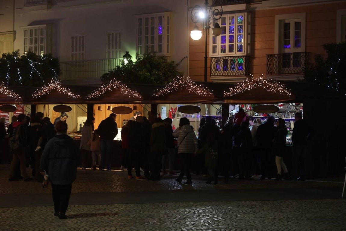 Cádiz se ilumina para recibir a la Navidad