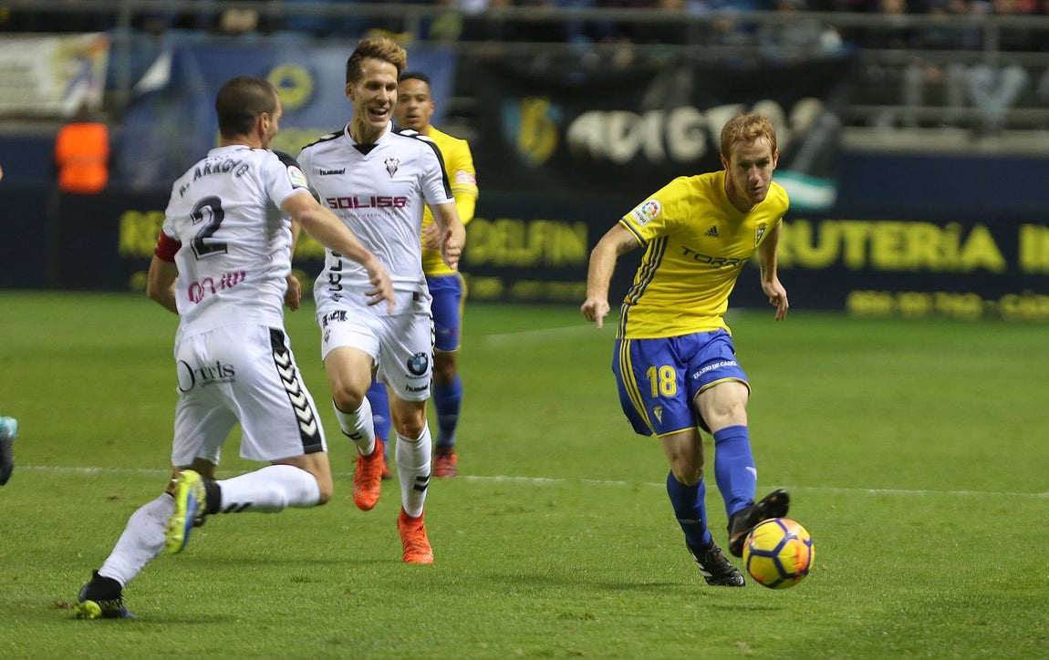 Fotos: El Cádiz se impone al Albacete en Carranza