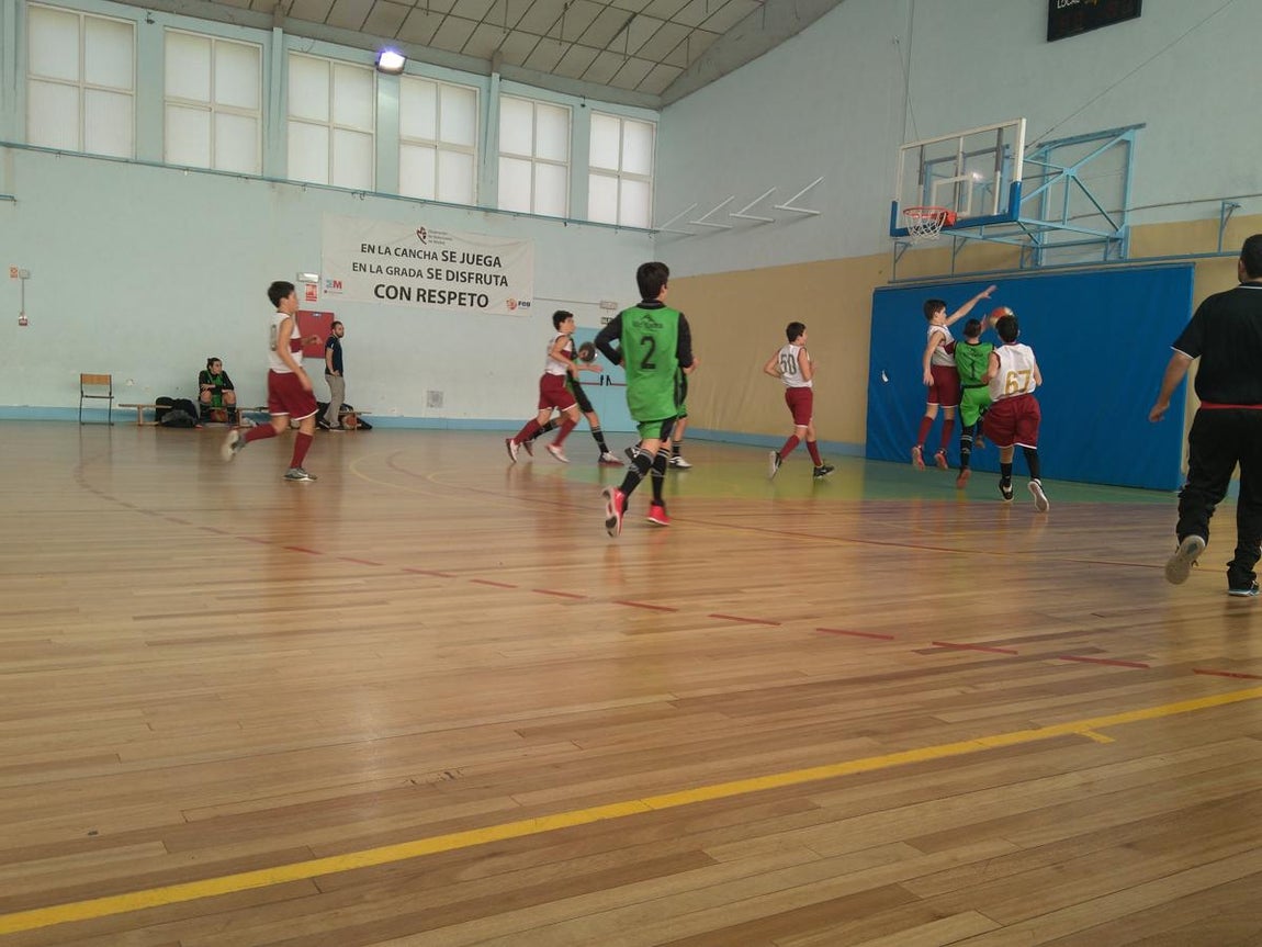 Las mejores imágenes del partido entre El Prado y Sagrados Corazones &quot;A&quot;