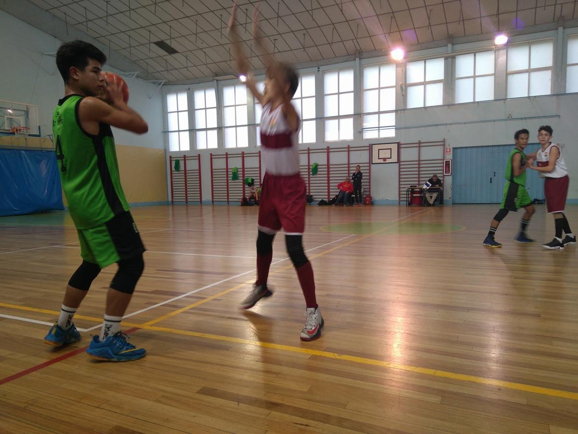 Las mejores imágenes del partido entre El Prado y Sagrados Corazones &quot;A&quot;