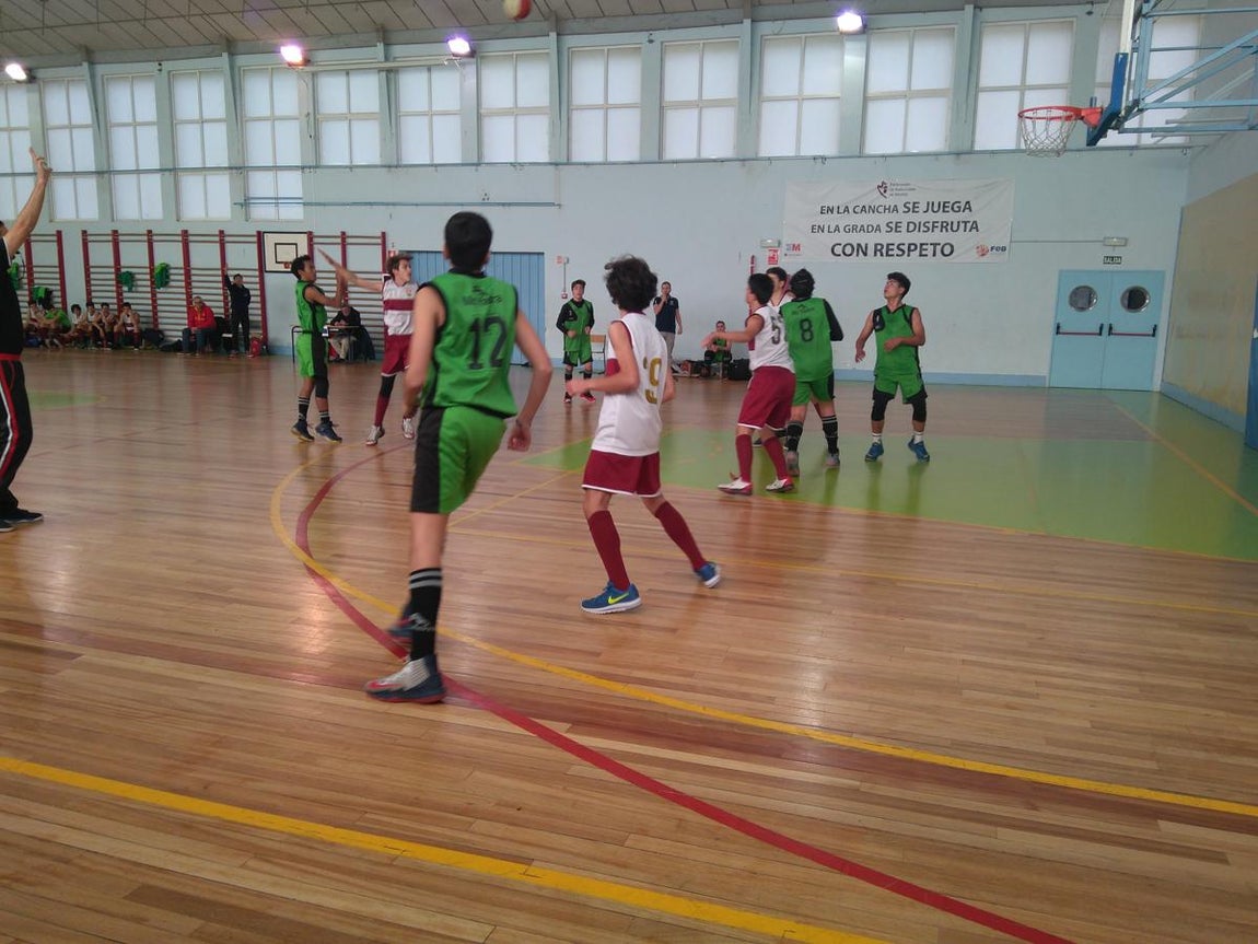 Las mejores imágenes del partido entre El Prado y Sagrados Corazones &quot;A&quot;