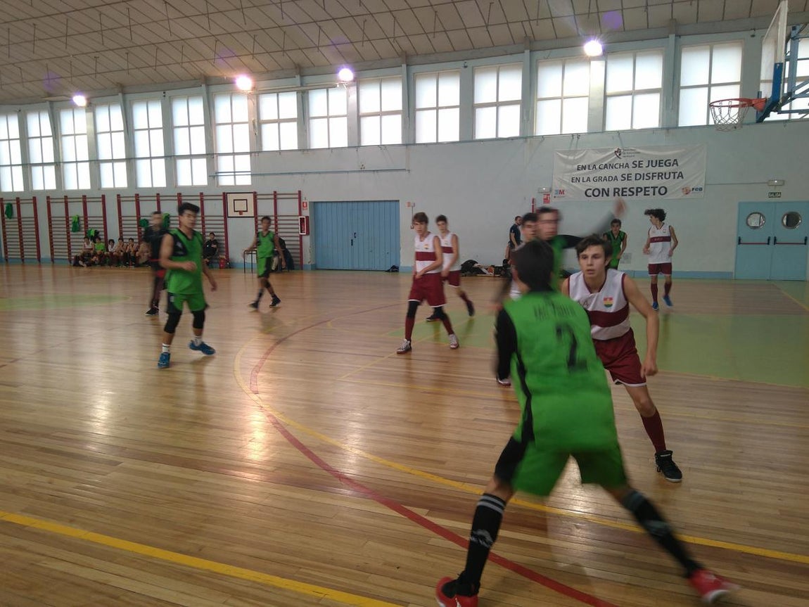 Las mejores imágenes del partido entre El Prado y Sagrados Corazones &quot;A&quot;