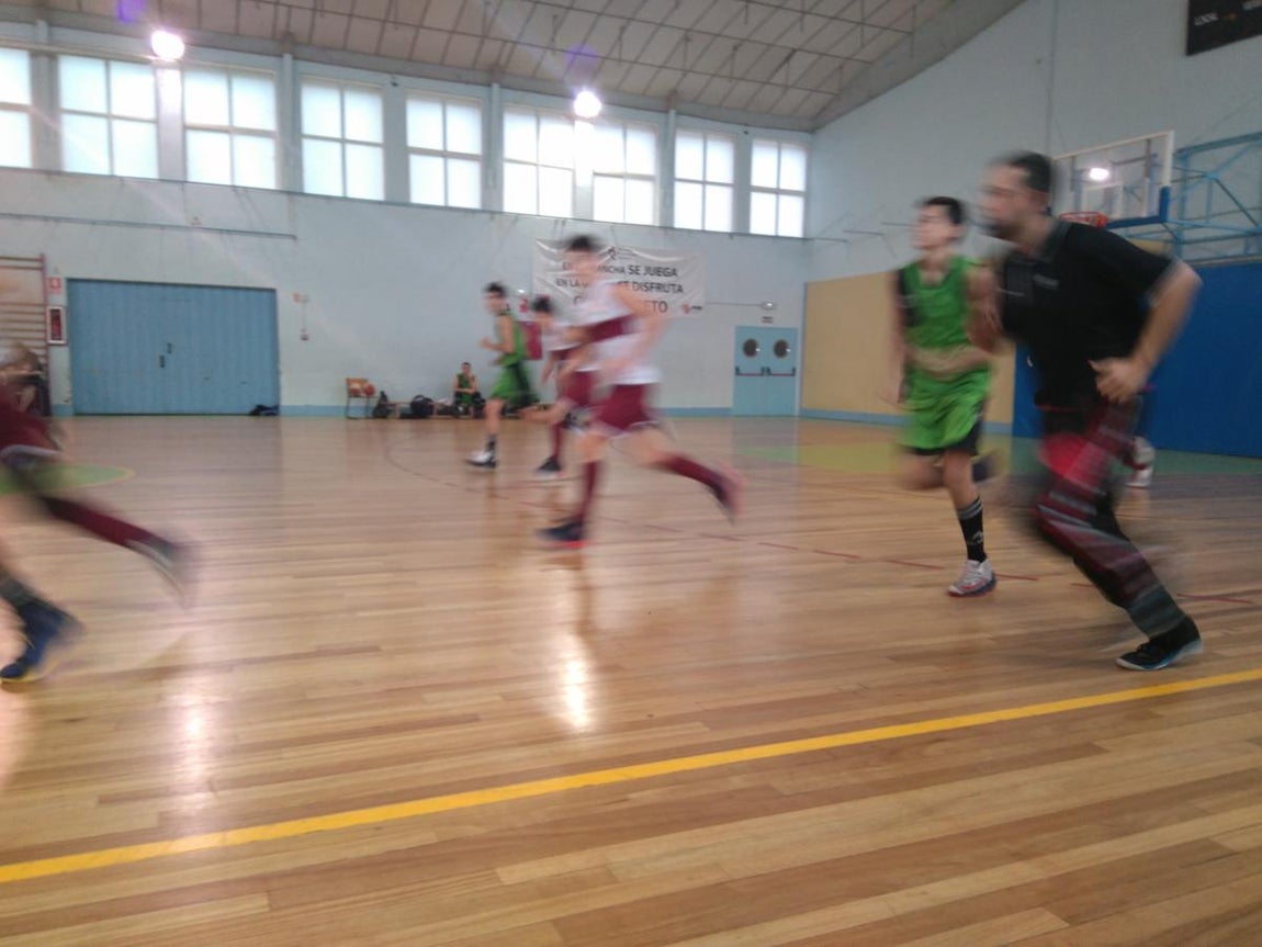 Las mejores imágenes del partido entre El Prado y Sagrados Corazones &quot;A&quot;