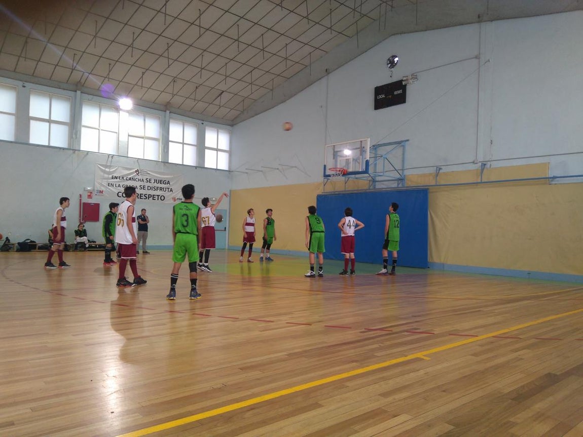 Las mejores imágenes del partido entre El Prado y Sagrados Corazones &quot;A&quot;