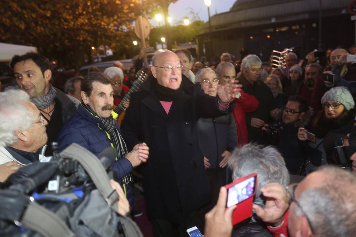 Fotos: Cambio de nombre de Avenida Ramon de Carranza a 4 de diciembre de 1977