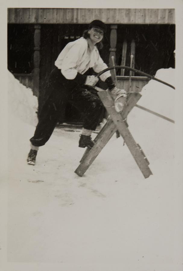 Volver a Suecia. Uno de sus deseos más recurrentes era el de volver a su tierra, extrañaba «la lluvia y esa maravillosa melancolía». Paradójicamente, después de grabar «La mujer de las dos caras» en 1941, Garbo decidió exiliarse en un apartamento de Nueva York en vez de en su Suecia natal. Vivir en el complejo, eso sí, representaba un último acto de rebeldía ya que, tal y como confesó a una íntima amiga, en ese edificio «no querían actrices»