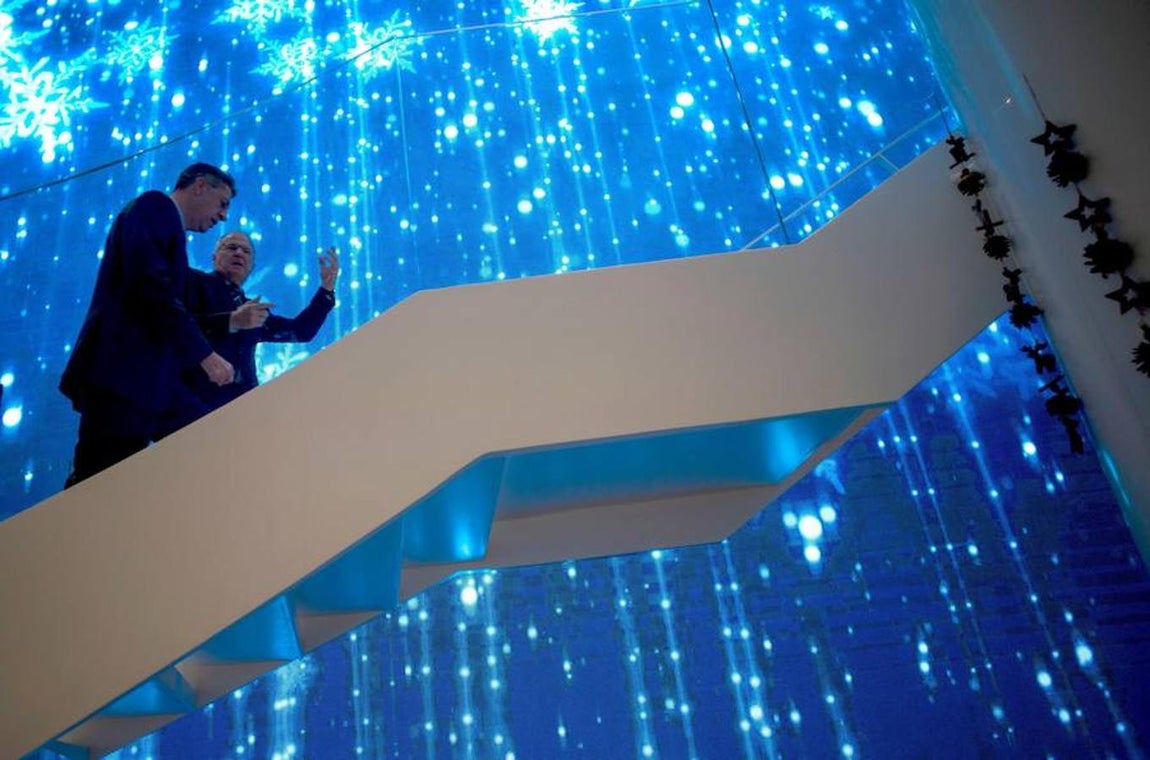 El presidente del PPC y candidato a la presidencia de la Generalitat, Xavier García Albiol, junto con el presidente de Empresaris de Cataluña, Josep Bou, a su llegada al desayuno informativo que ha mantenido con con socios de dicha asociación. 