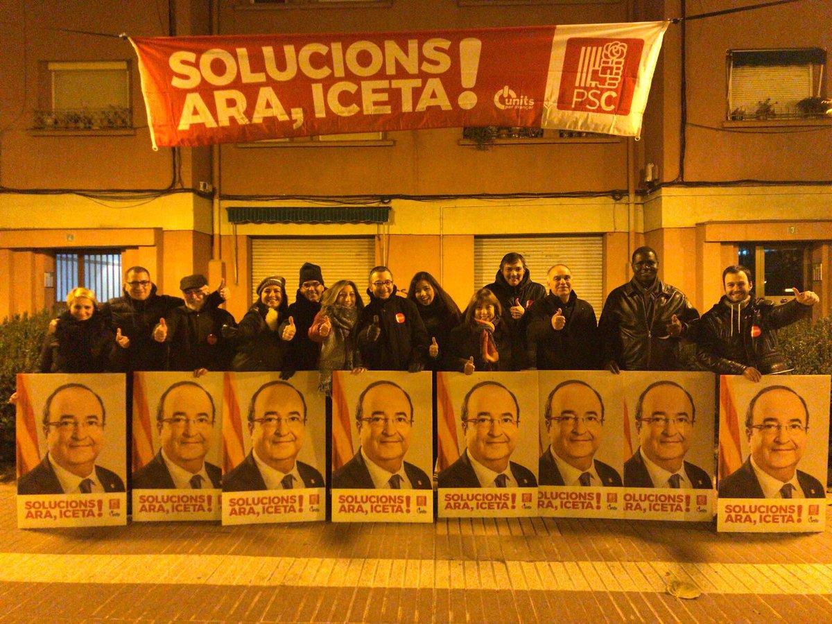 Socialistas en las calles de Granollers con propaganda en favor de Miquel Iceta. 