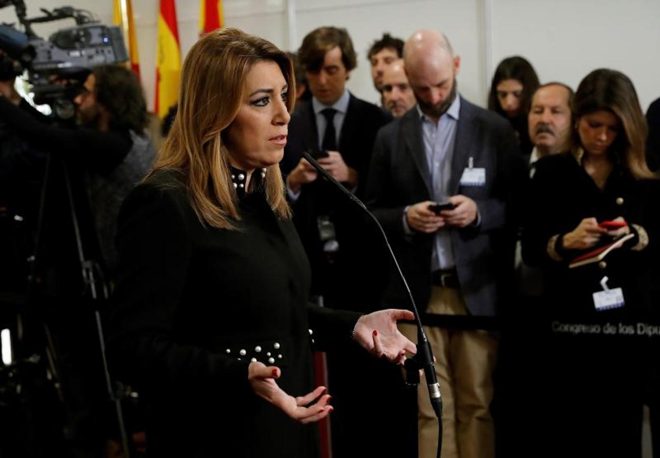 La presidenta de la Junta de Andalucía, Susana Díaz, durante las declaraciones que realizó a su llegada a la recepción que se celebra en el Congreso de los Diputados. 