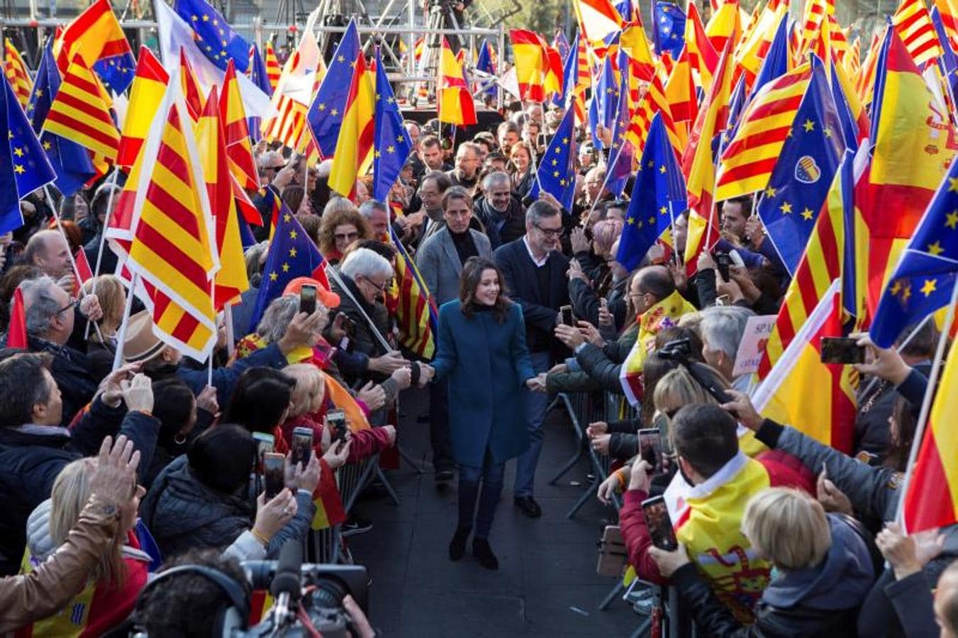 La candidata de Ciudadanos a la presidencia de la Generalitat, Inés Arrimadas, ha llamado a votar el 21D con la «misma ilusión y esperanza». 