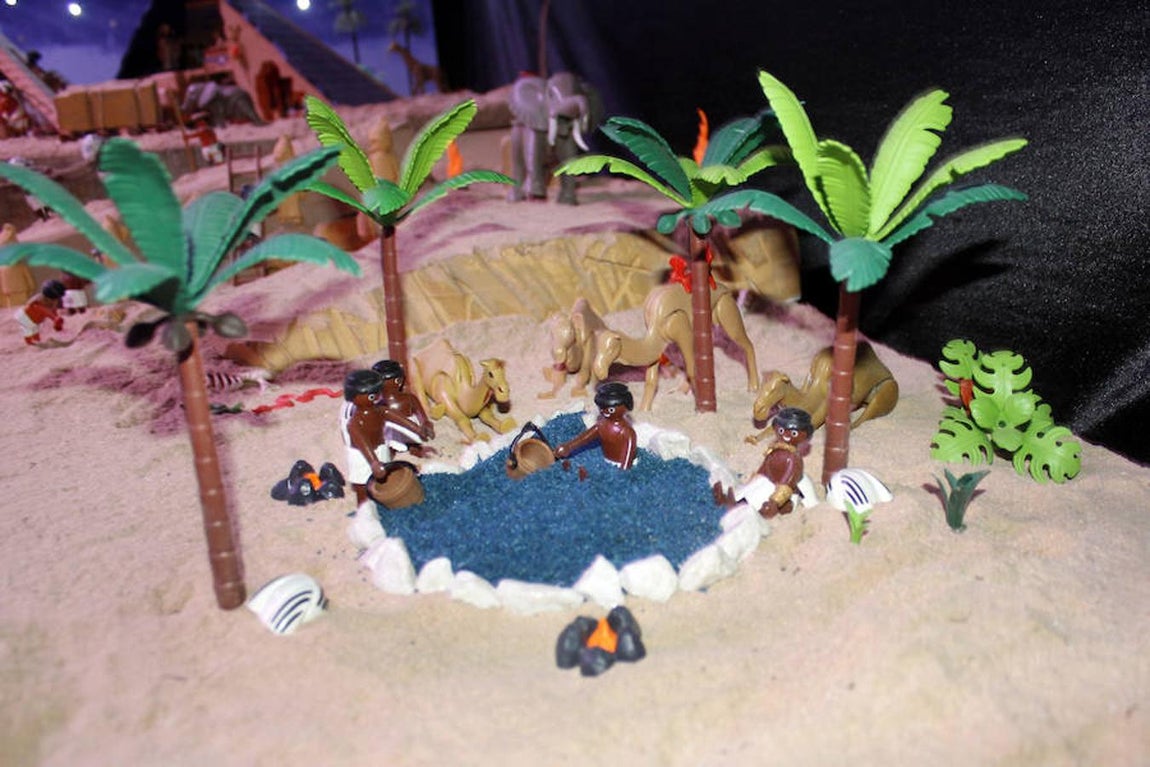 Belenes solidarios con figuras de «playmobil»