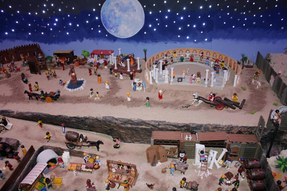 Belenes solidarios con figuras de «playmobil»