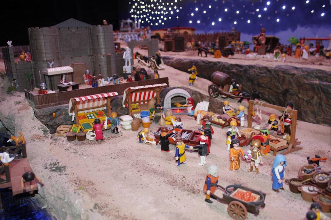 Belenes solidarios con figuras de «playmobil»