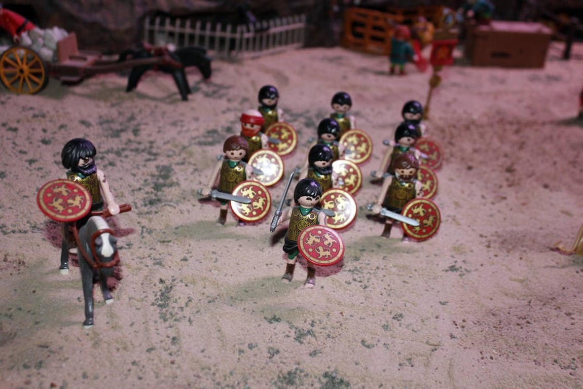 Belenes solidarios con figuras de «playmobil»