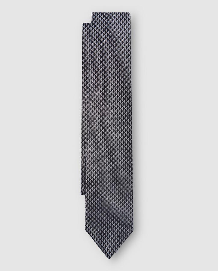 Armani. Corbata de seda jacquard gris. Precio: 115 €