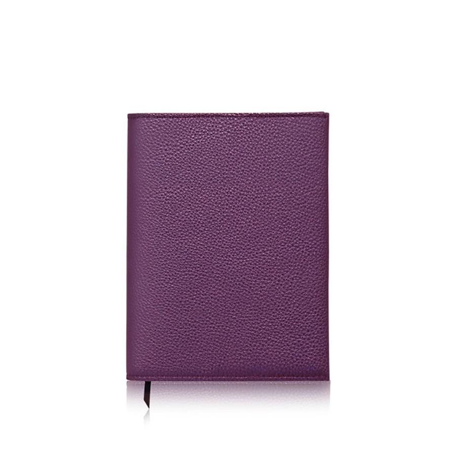 Louis Vuitton. Funda para cuaderno en piel (Precio: 275€)