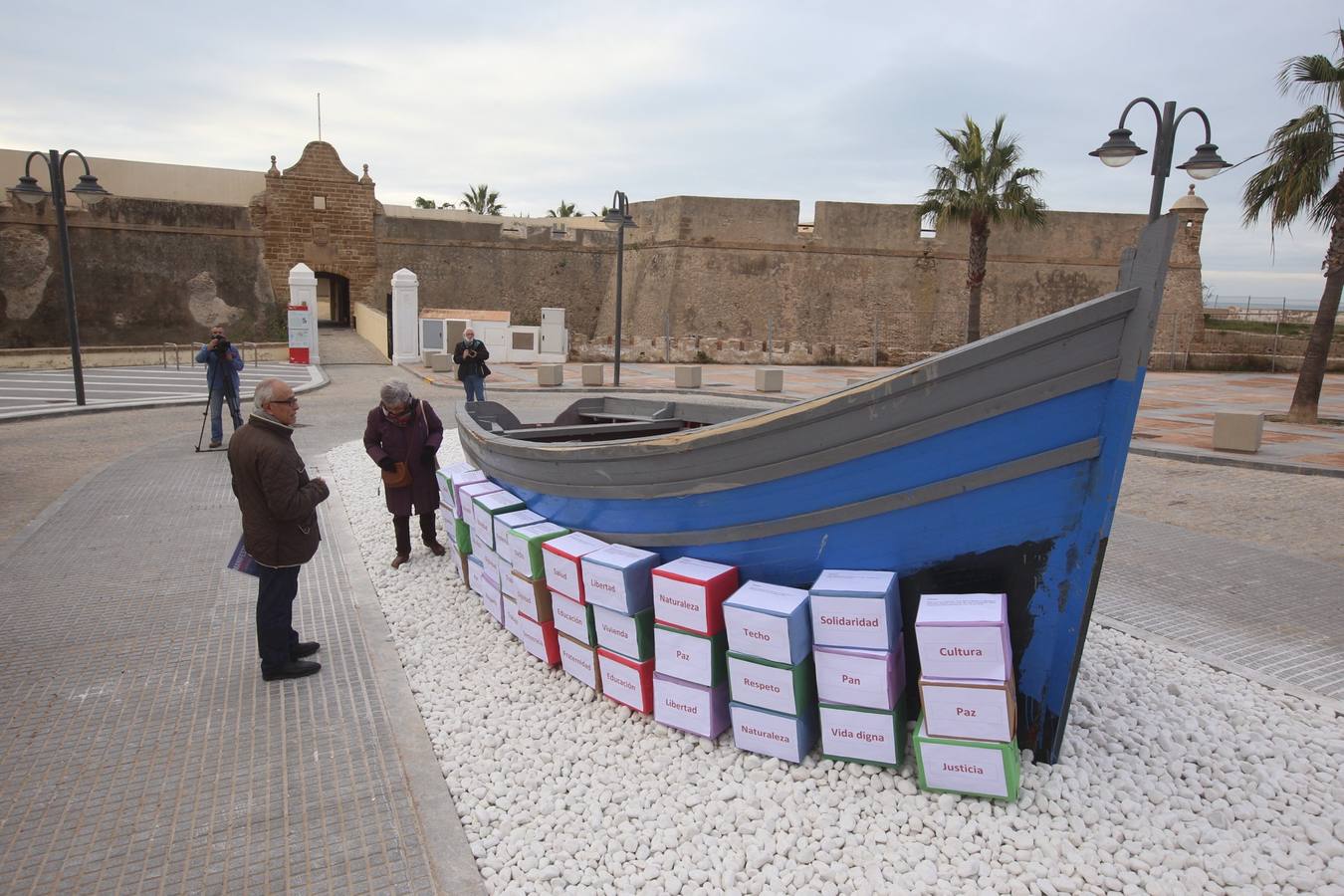 Fotos: Exposición permanente de la patera que arribó en Cádiz