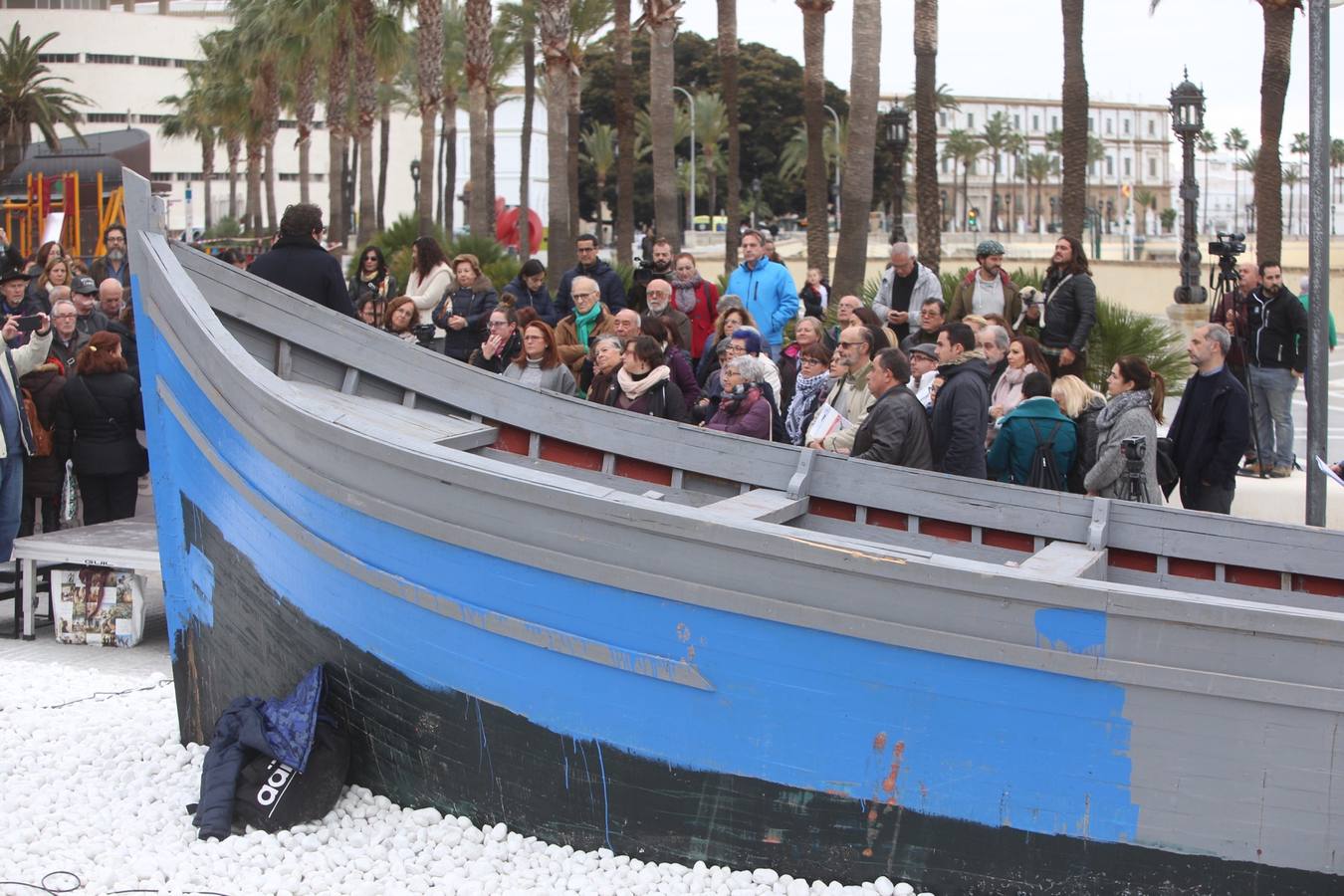 Fotos: Exposición permanente de la patera que arribó en Cádiz