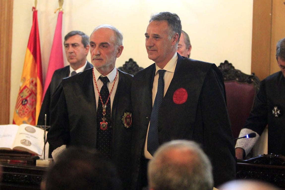 Los nuevos letrados toman juramento en la Audiencia