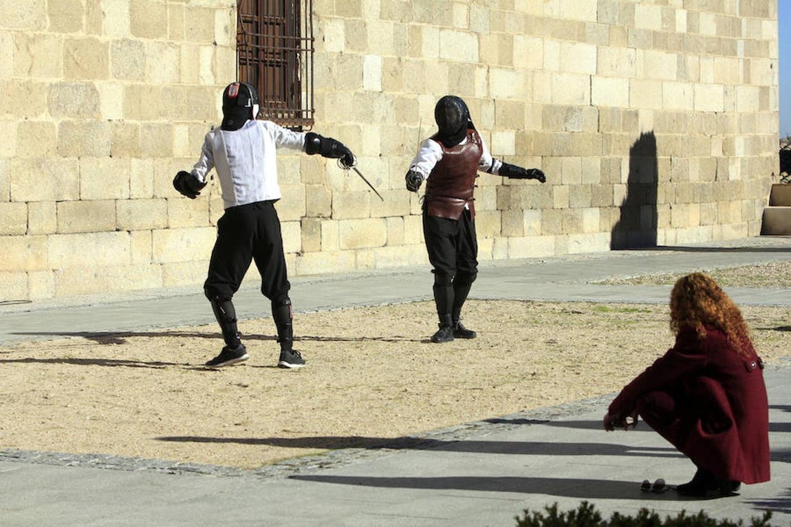 Duelo de espadas a las puertas de un museo en Toledo