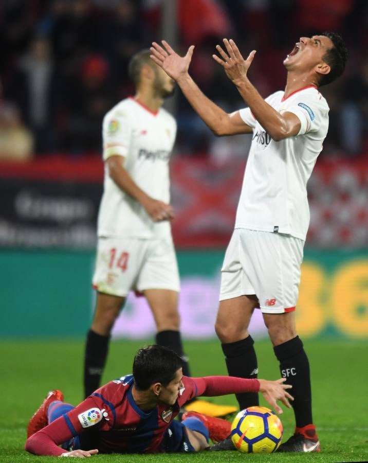 Todas las imágenes del Sevilla-Levante