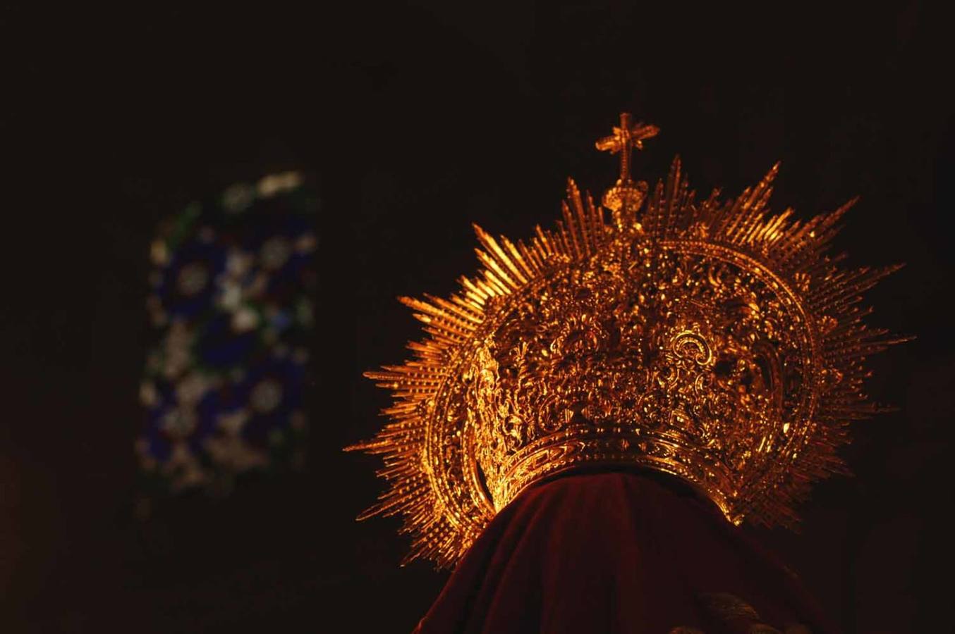 Las imágenes de la Semana Santa, en penumbra