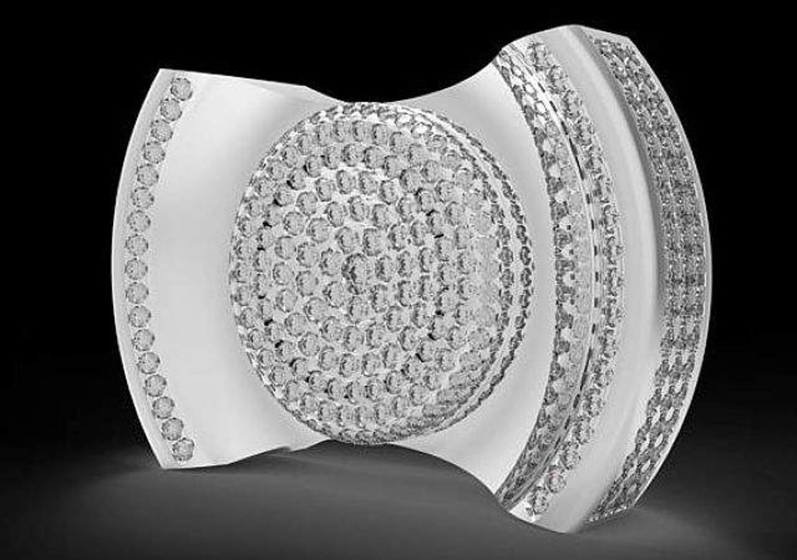 Spinget Luxury. El fidget spinner fue el juguete del año. Su versión más ostentosa se fabricó en oro blanco de 18 quilates, y a ella se le engarzaron 95 diamantes. Su diseño es obra de Steve Raffner y se puede adquirir por 90.000 euros