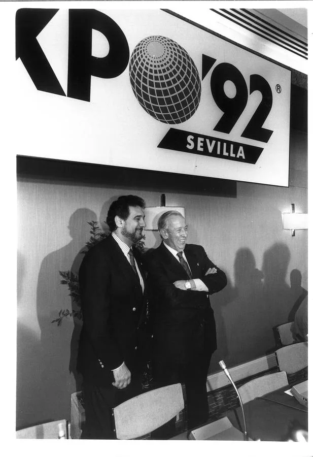 Con Plácido Domingo, entonces asesor lírico de la muestra universal
