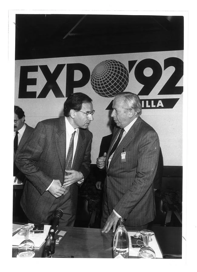 En un acto de la Exposición Universal con el entonces vicepresidente del Gobierno Alfonso Guerra