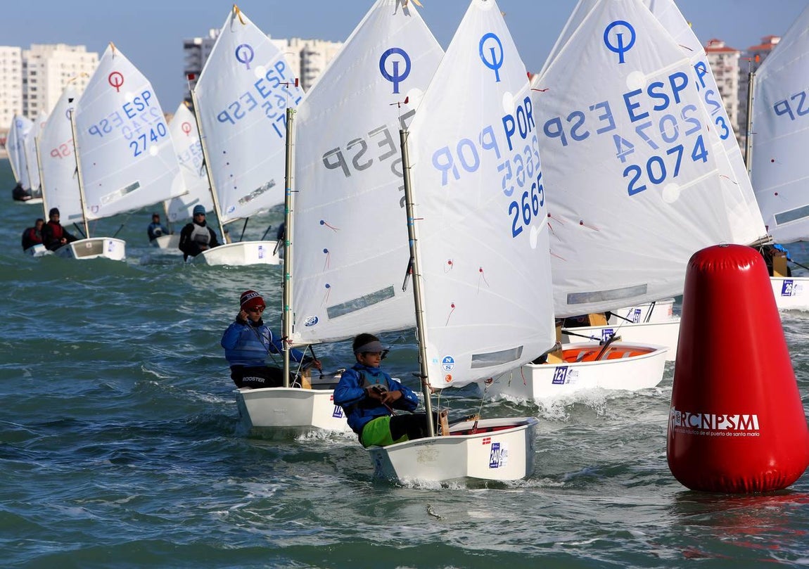 GALERÍA FOTOS: Comienza la Optimist Excellence Cup en aguas gaditanas