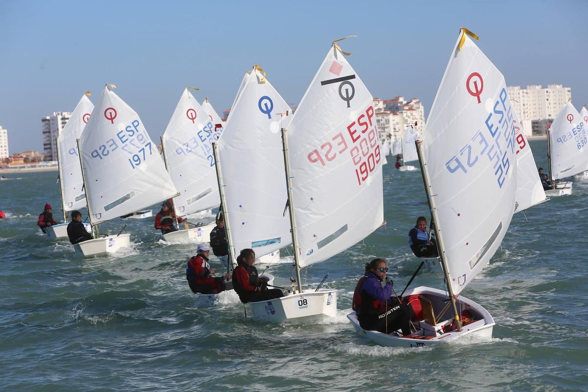 GALERÍA FOTOS: Comienza la Optimist Excellence Cup en aguas gaditanas