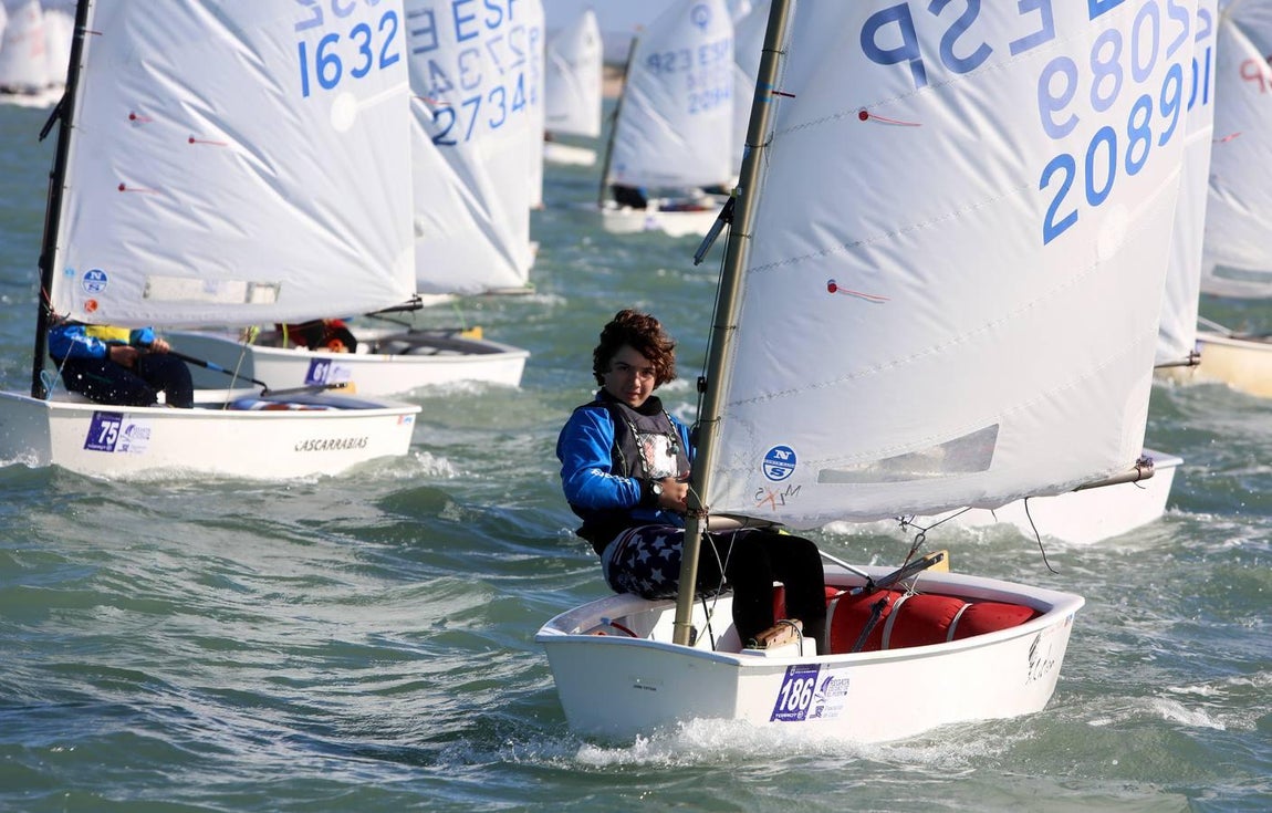 GALERÍA FOTOS: Comienza la Optimist Excellence Cup en aguas gaditanas