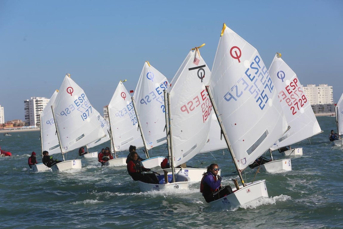 GALERÍA FOTOS: Comienza la Optimist Excellence Cup en aguas gaditanas