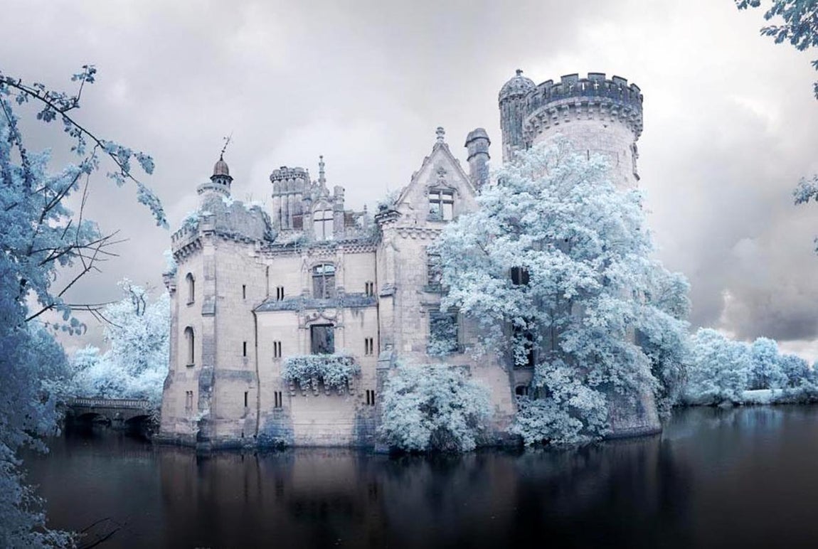 Mothe Chandeniers. El futuro parece prometedor, ya que sus ahora dueños se han erigido como una sociedad democrática con una sólida estructura interna: se elegirá a un comité ejecutivo y se ajustarán los calendarios de los miembros para establecer fecha para una asamblea general anual. Para que el proyecto no se desborde, velará por el buen hacer de los propietarios comité de pilotaje. Las intenciones son nobles, el tiempo dirá si realmente al destino lo persigue o no una leyenda negra