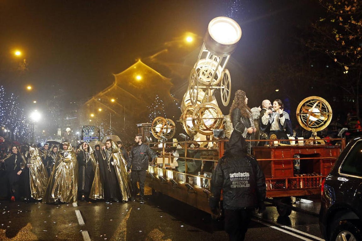La cabalgata de los Reyes Magos de Madrid, en imágenes