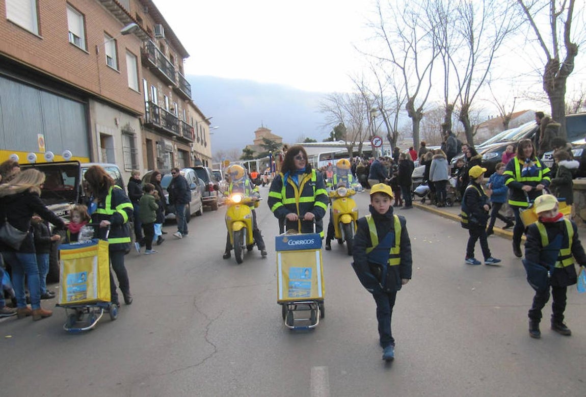 En la cabalgata de Reyes de Consuegra (Toledo), el cuerpo de Correos fue uno de los principales protagonistas. Foto: JULIO GARCÍA ORTIZ