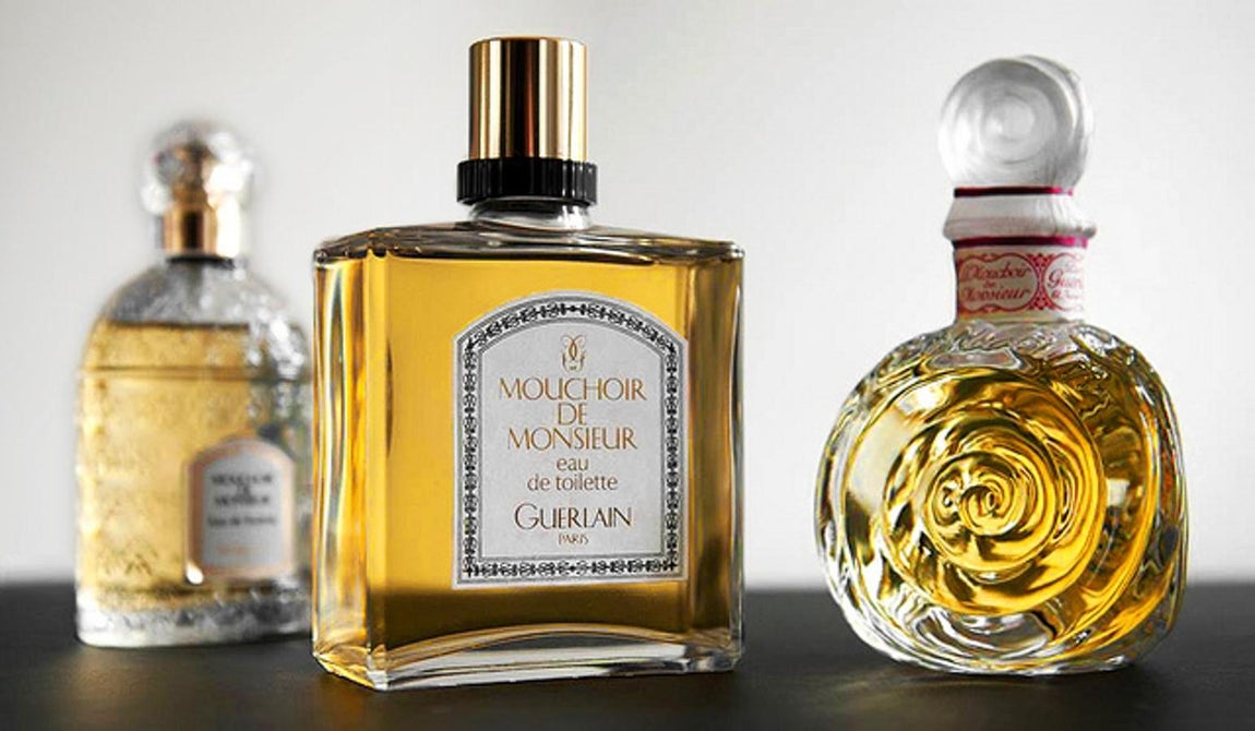 Perfume. El aroma, cuanto más exclusivo, mejor. Durante décadas el pefume Monchoir de Monsieur se fabricó solo para el rey Juan Carlos I. Luca Turín, científico especializado en el olfato, la considera en su libro «La guía del perfume» un epítome del dandismo.  Consultar precio con la marca