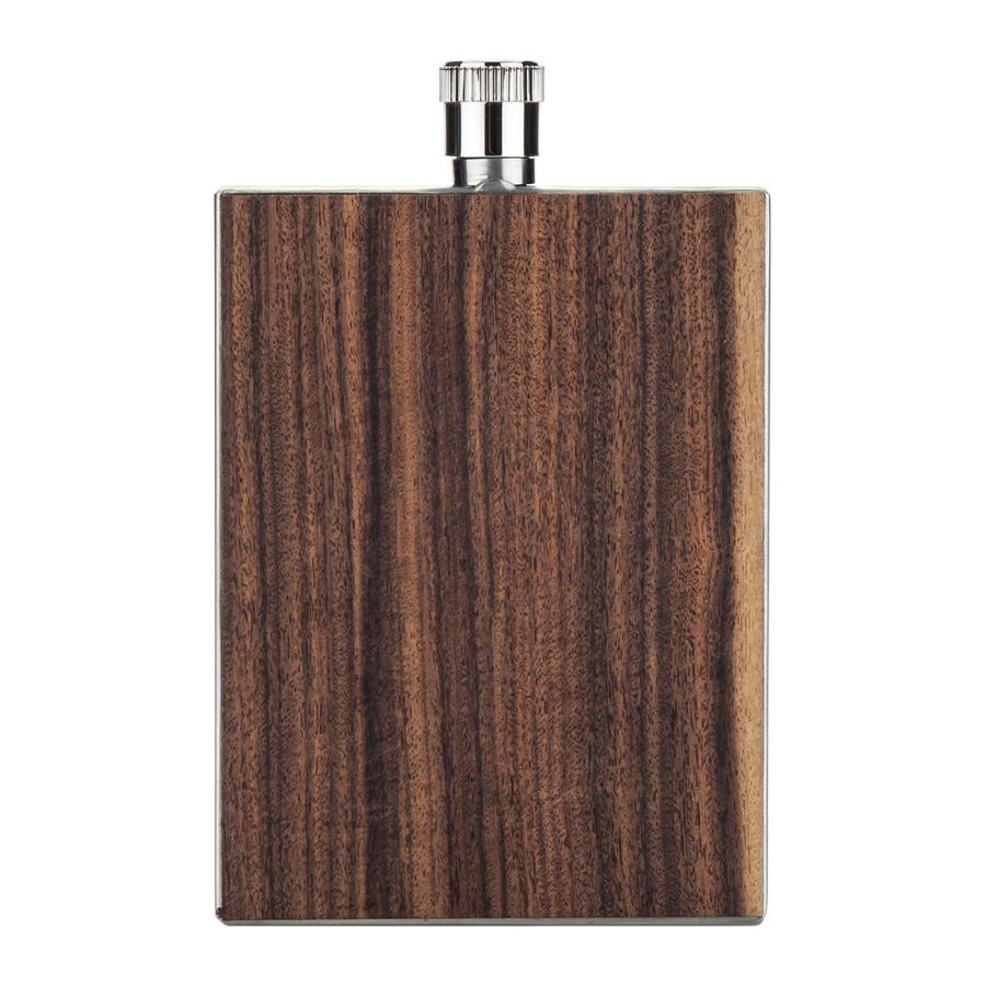 Petaca. La petaca es un guiño al lujo de otra época. El diseño de Rosewood Admiral imita la estética de mediados de siglo: está hecho en madera de palo de rosa y su interior es de acero inoxidable. Cuesta 32 euros