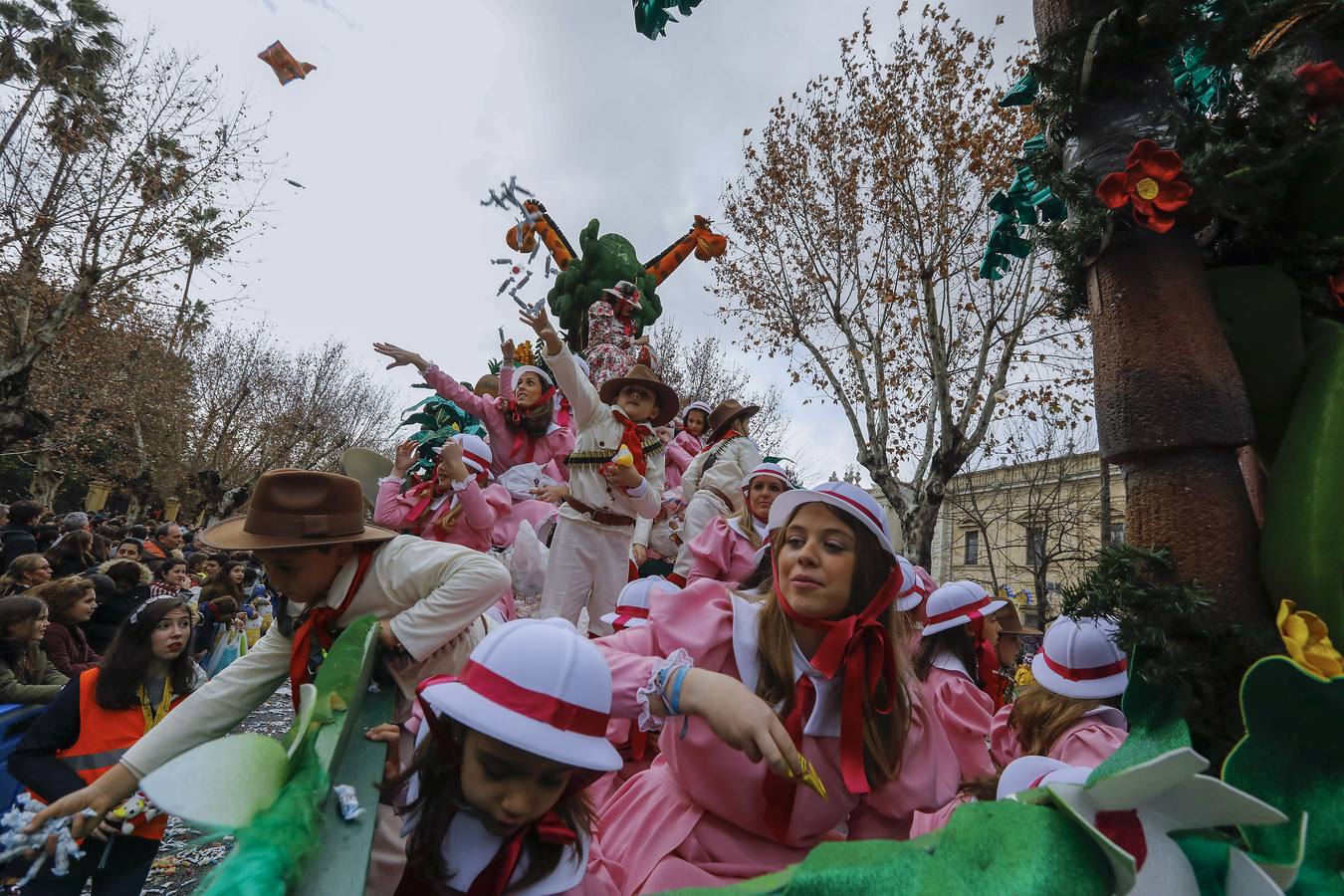 Fotogalería: Ilusión y caramelos en Sevilla