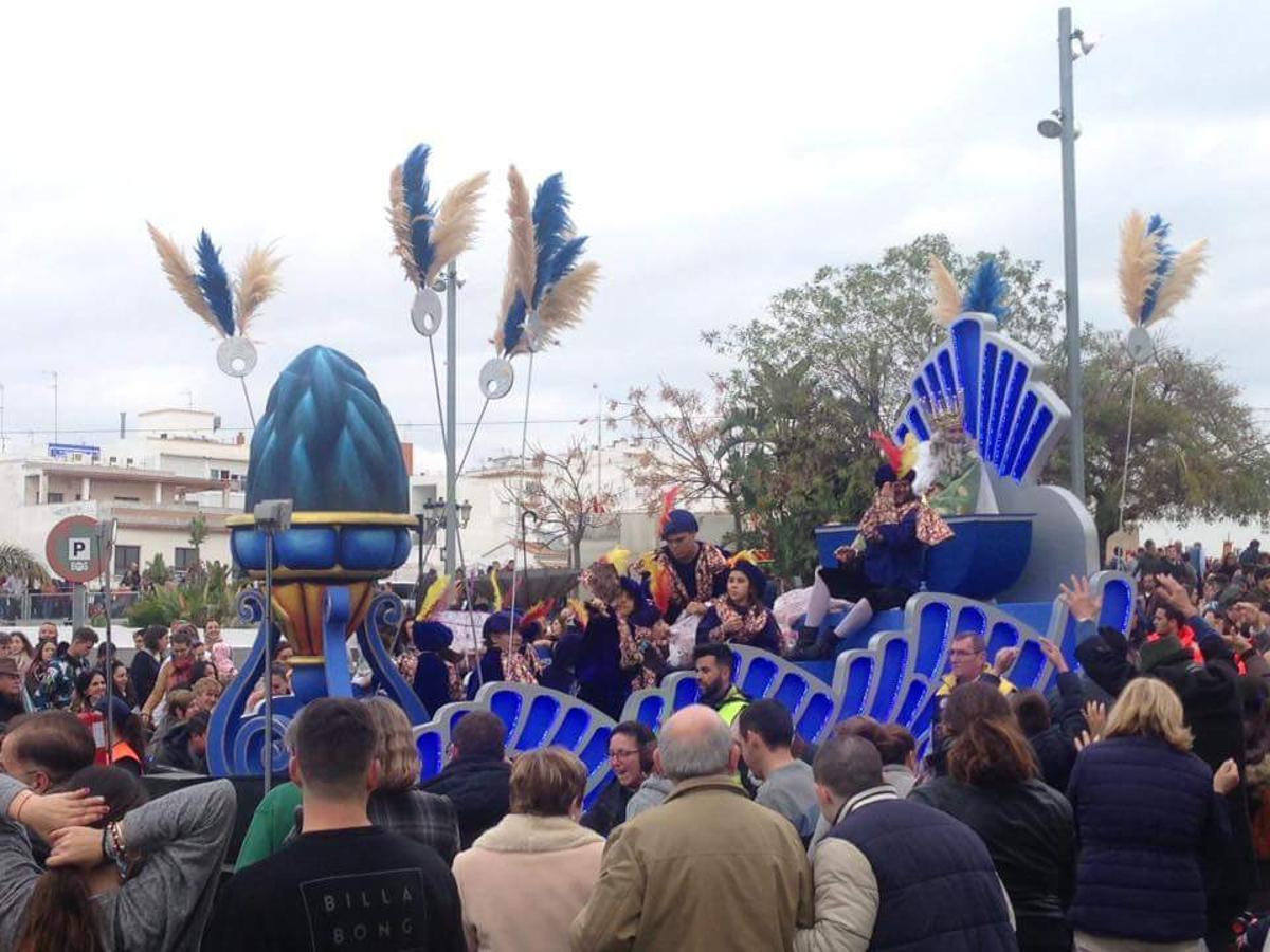 Las Cabalgatas de Reyes de la Bahía, en imágenes