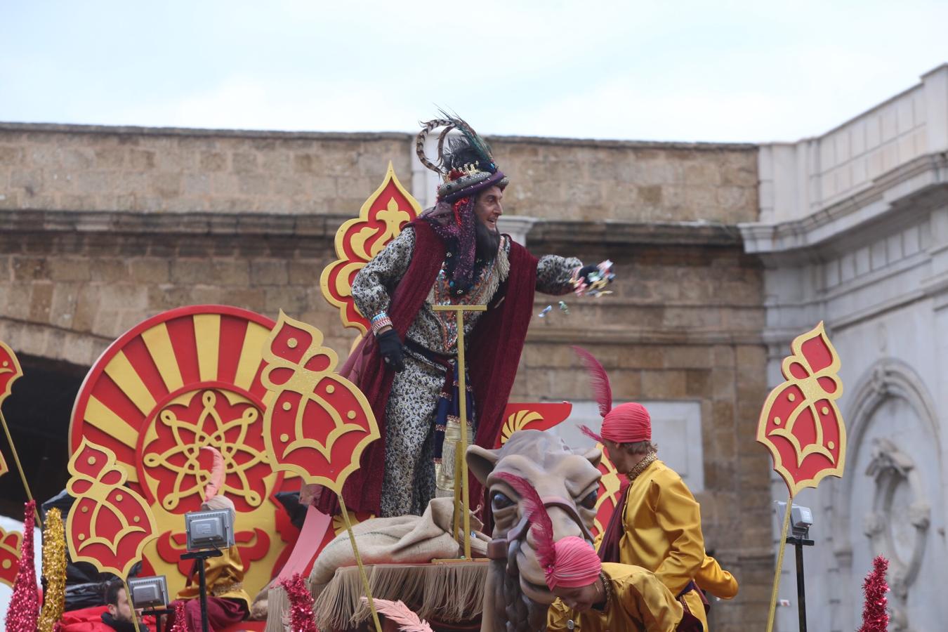 FOTOS: La Cabalgata de los Reyes Magos de Cádiz