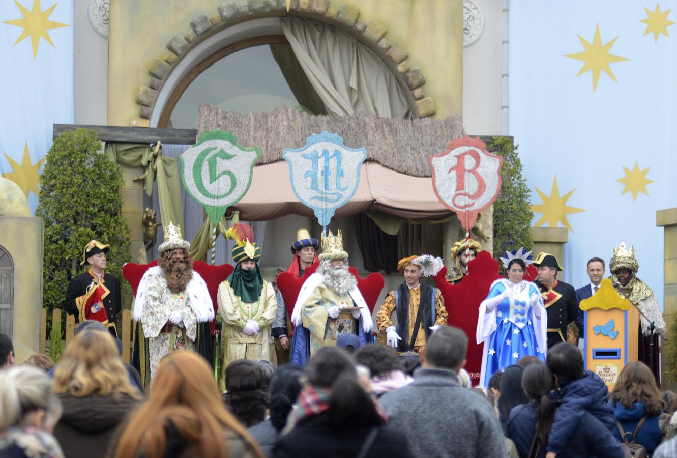 Las Cabalgatas de Reyes de la Bahía, en imágenes