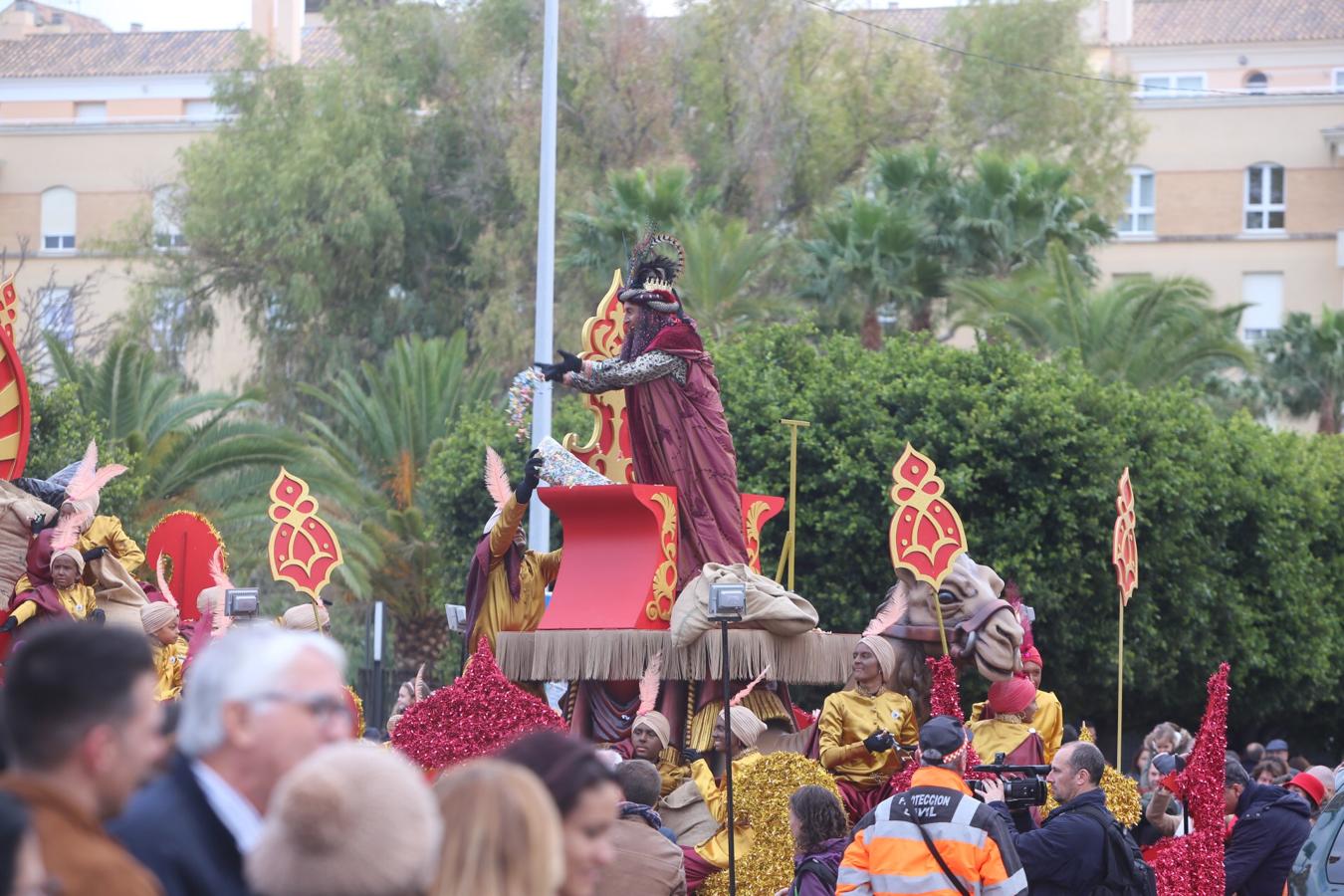 FOTOS: La Cabalgata de los Reyes Magos de Cádiz